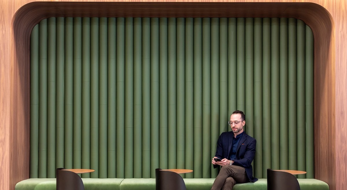 ARO Plank 1 in ES 8042 El Valle Upholstery Leather