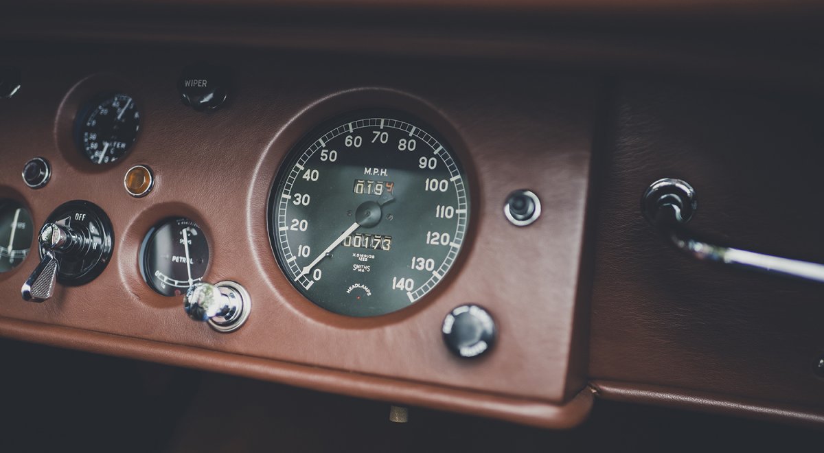 Jaguar dashboard detail